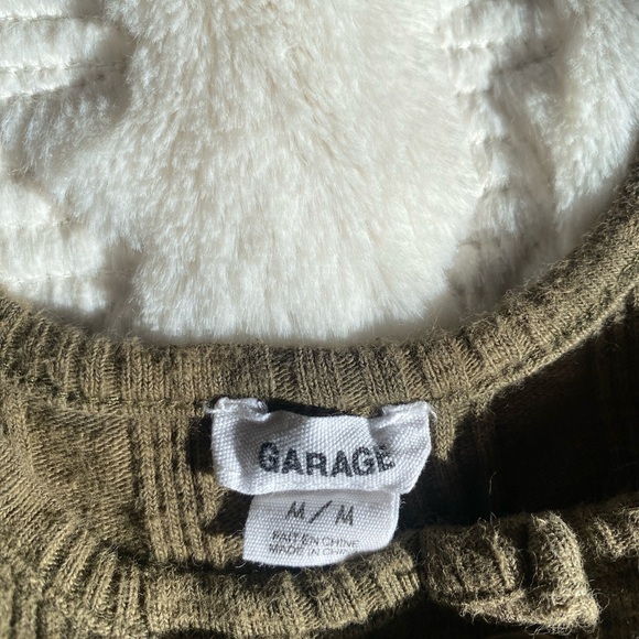 Garage Army Green Button Crop Top - Picture 3 of 4